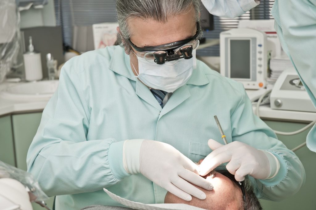 découvrez les différentes solutions d'implants dentaires via cet article de blog